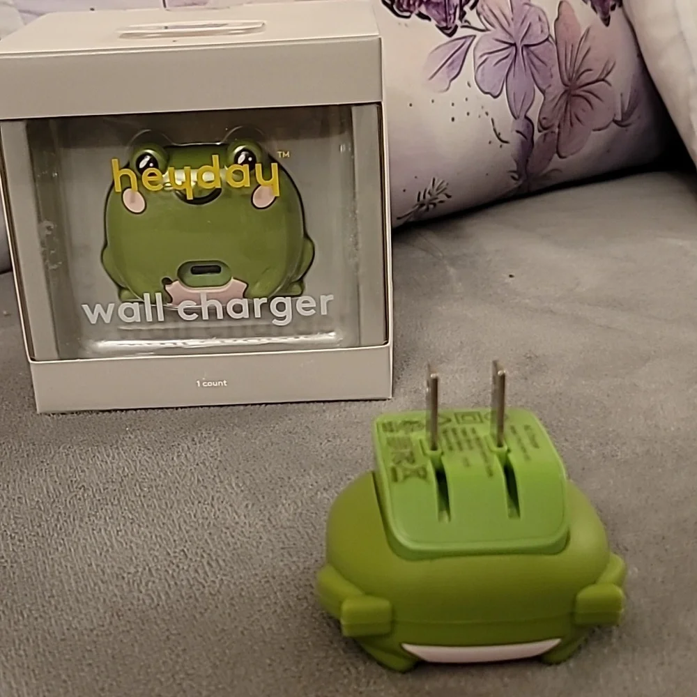 TWO, Heyday Green Frog Wall Charger USB C port.